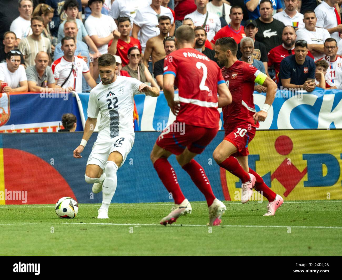 Adam Gnezda Cerin (Slowenien, 22), Strahinja Pavlovic (Serbien, 02), Dusan Tadic (Serbien, 10