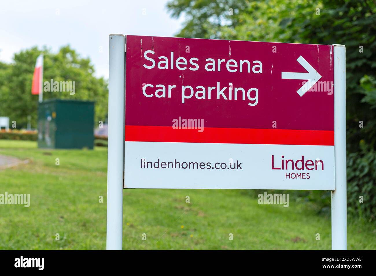 Linden Homes sales arena and car parking sign Stock Photo Alamy