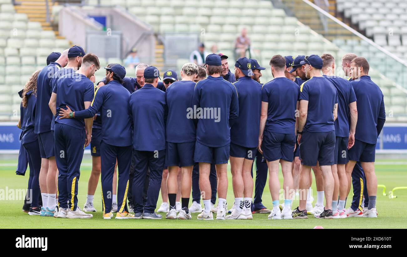 Birmingham, UK. 20th June, 2024. Warwickshire squad huddle ahead of the Vitality T20 Blast match between Birmingham Bears and Northamptonshire Steelbacks at Edgbaston Cricket Ground, Birmingham, England on 20 June 2024. Photo by Stuart Leggett. Editorial use only, license required for commercial use. No use in betting, games or a single club/league/player publications. Credit: UK Sports Pics Ltd/Alamy Live News Stock Photo