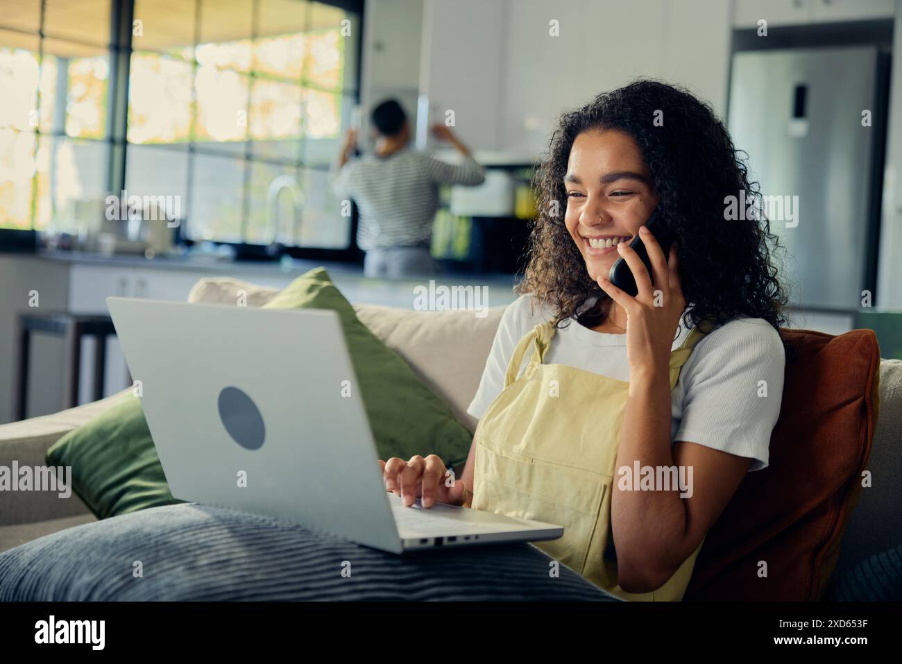 getting on calling Images High Quality Grahic Woman on couch cell hi-res stock photography and images - Alamy