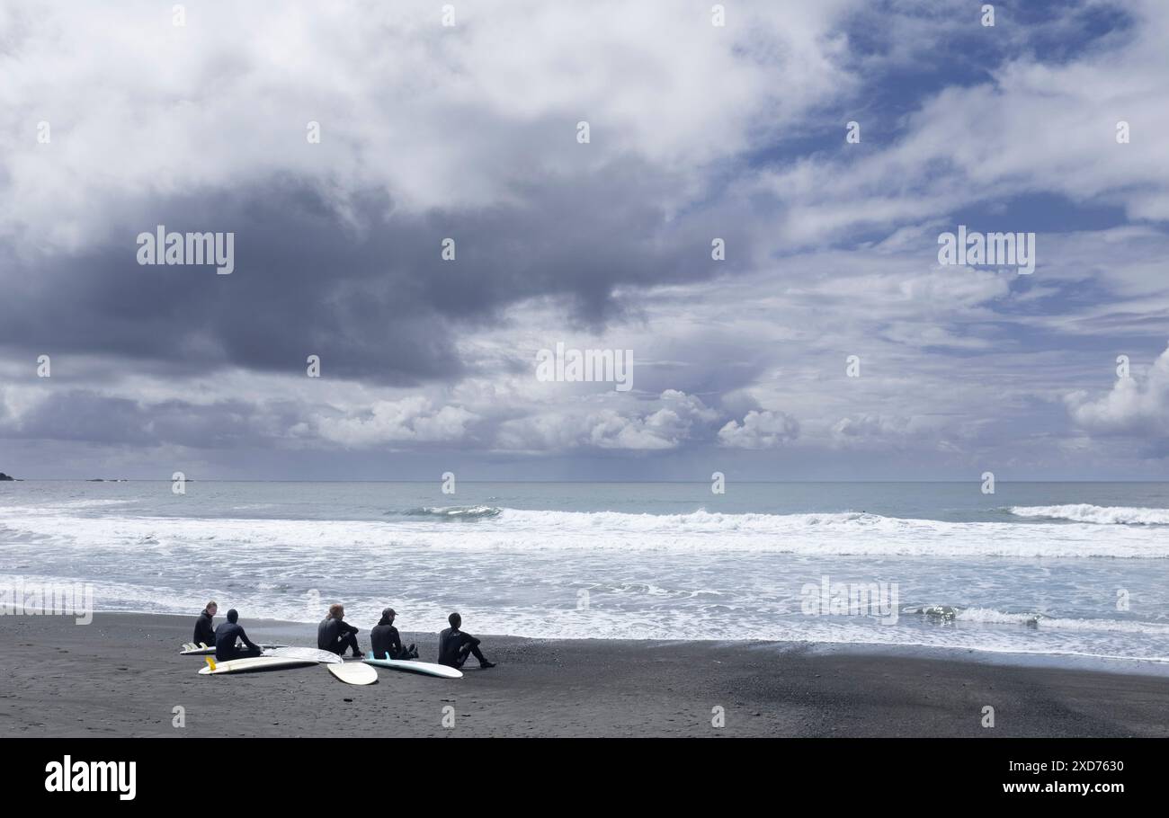 Washington coast surfing hi-res stock photography and images - Alamy, image size:1300x910