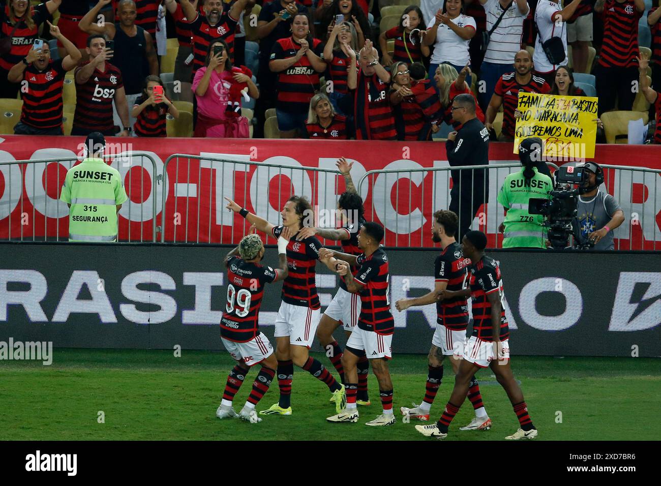 Rio de Janeiro, Brazil. 20th June, 2024. David Luiz of Flamengo celebrates after scoring the second goal of his team during the match between Flamengo and Bahia, for the Brazilian Serie A 2024, at Maracana Stadium, in Rio de Janeiro on June 20. Photo: Nadine Freitas/DiaEsportivo/Alamy Live News Credit: DiaEsportivo/Alamy Live News Stock Photo