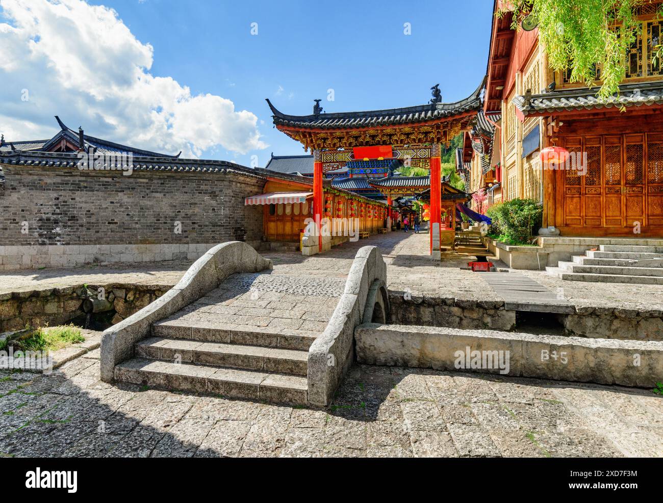 Awesome view of the Old Town of Lijiang, China. Traditional Chinese ...