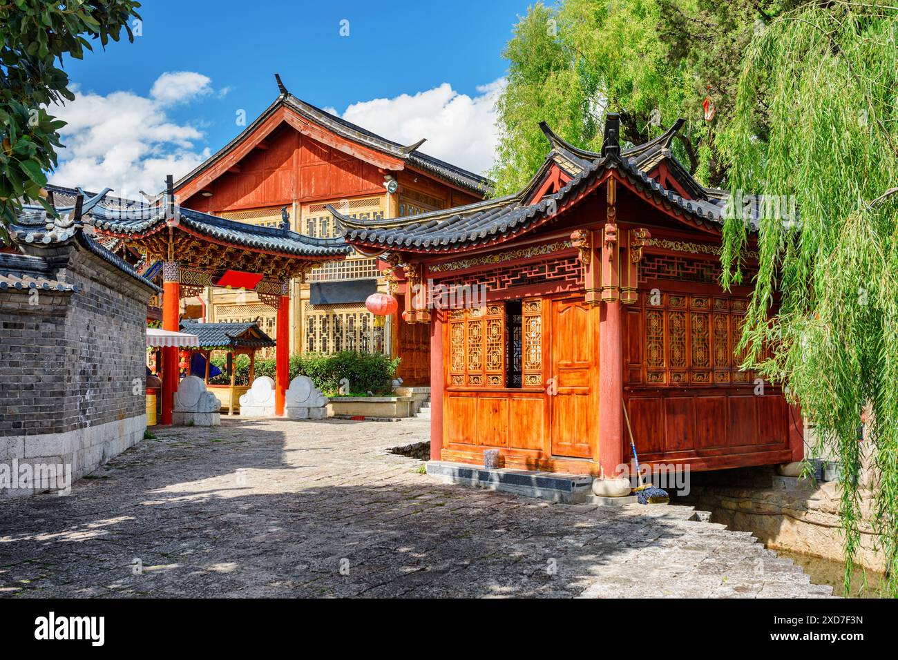 Awesome view of the Old Town of Lijiang, China. Traditional Chinese ...