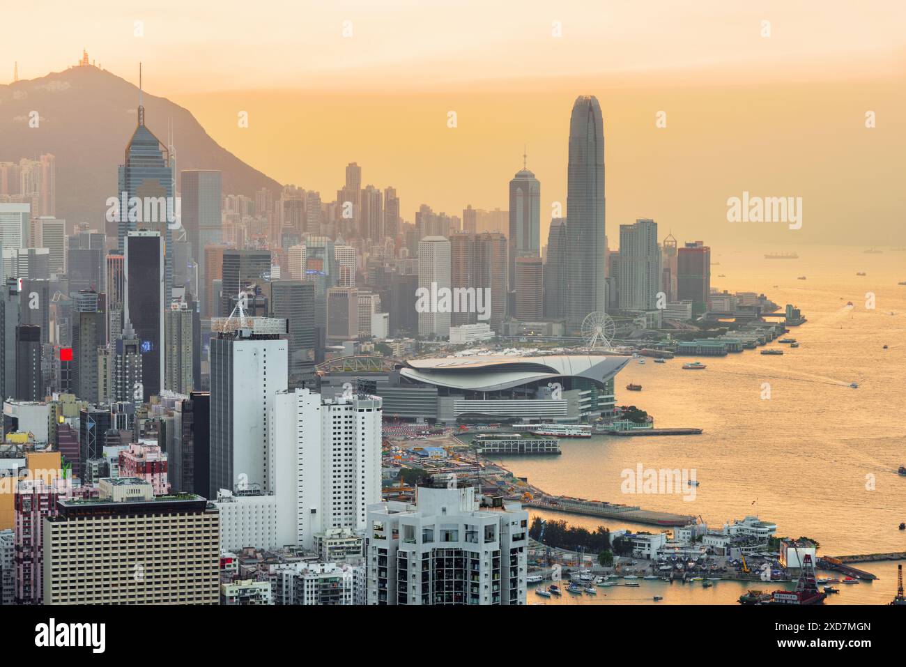Amazing view of the Hong Kong Island and Victoria harbor at sunset ...