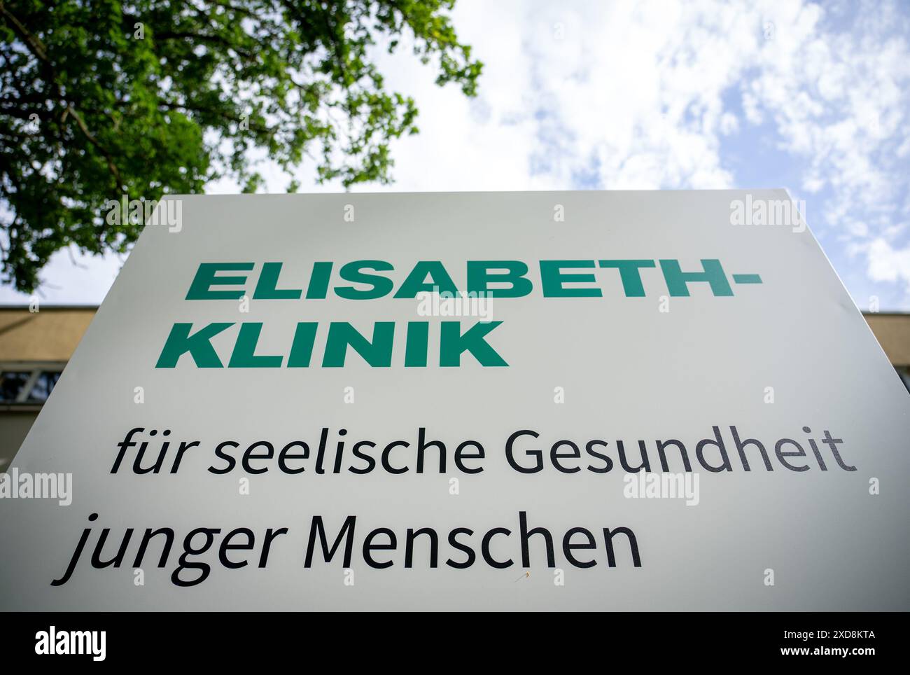 Berlin, Germany. 20th June, 2024. A sign at the entrance to the Elisabeth Clinic for Child and Adolescent Mental Health (SGJM), taken during the opening of the facility. Credit: Soeren Stache/dpa/Alamy Live News Stock Photo