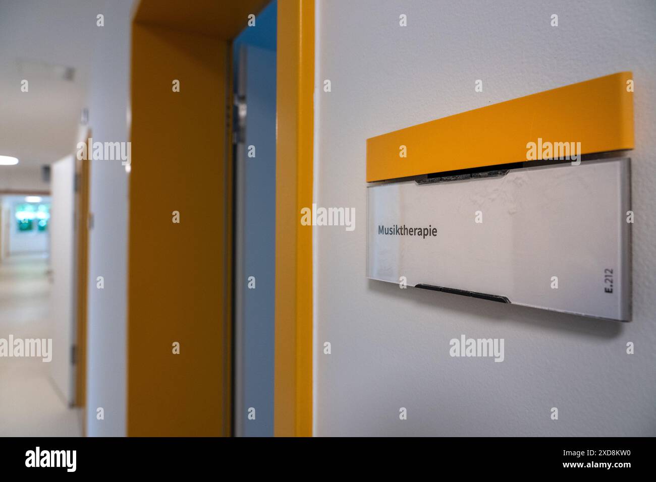 Berlin, Germany. 20th June, 2024. A sign at the entrance to the music therapy room, taken during the opening of the Elisabeth Clinic for Mental Health in Childhood and Adolescence (SGJM). Credit: Soeren Stache/dpa/Alamy Live News Stock Photo