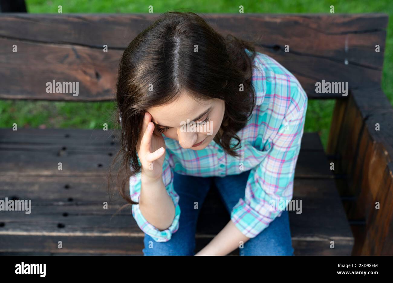 Woman crying head in hands hi-res stock photography and images - Alamy