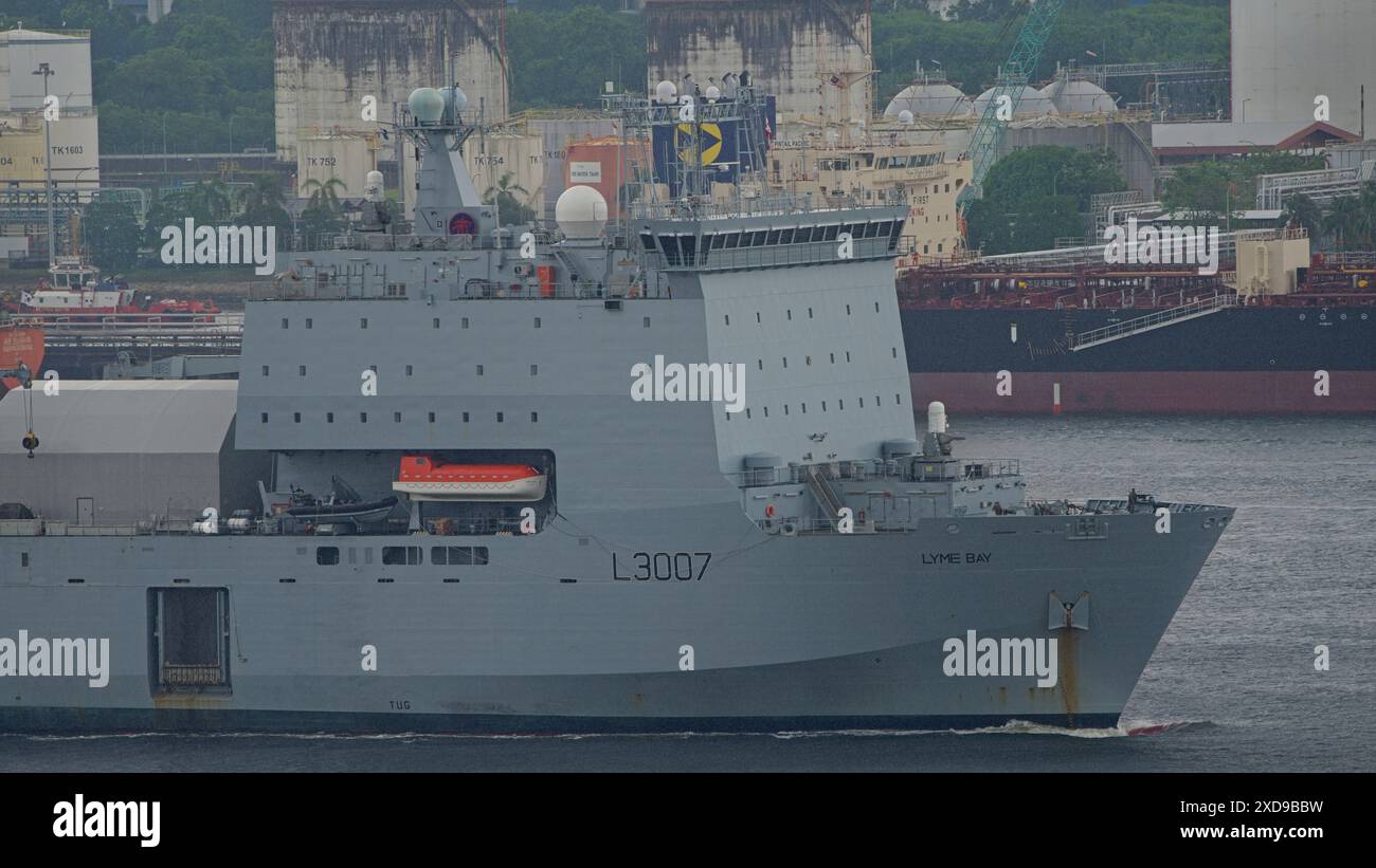 Lyme Bay a Bay-class auxiliary dock landing ship of the British Royal Fleet Auxiliary (RFA) departing for deployment. Stock Photo