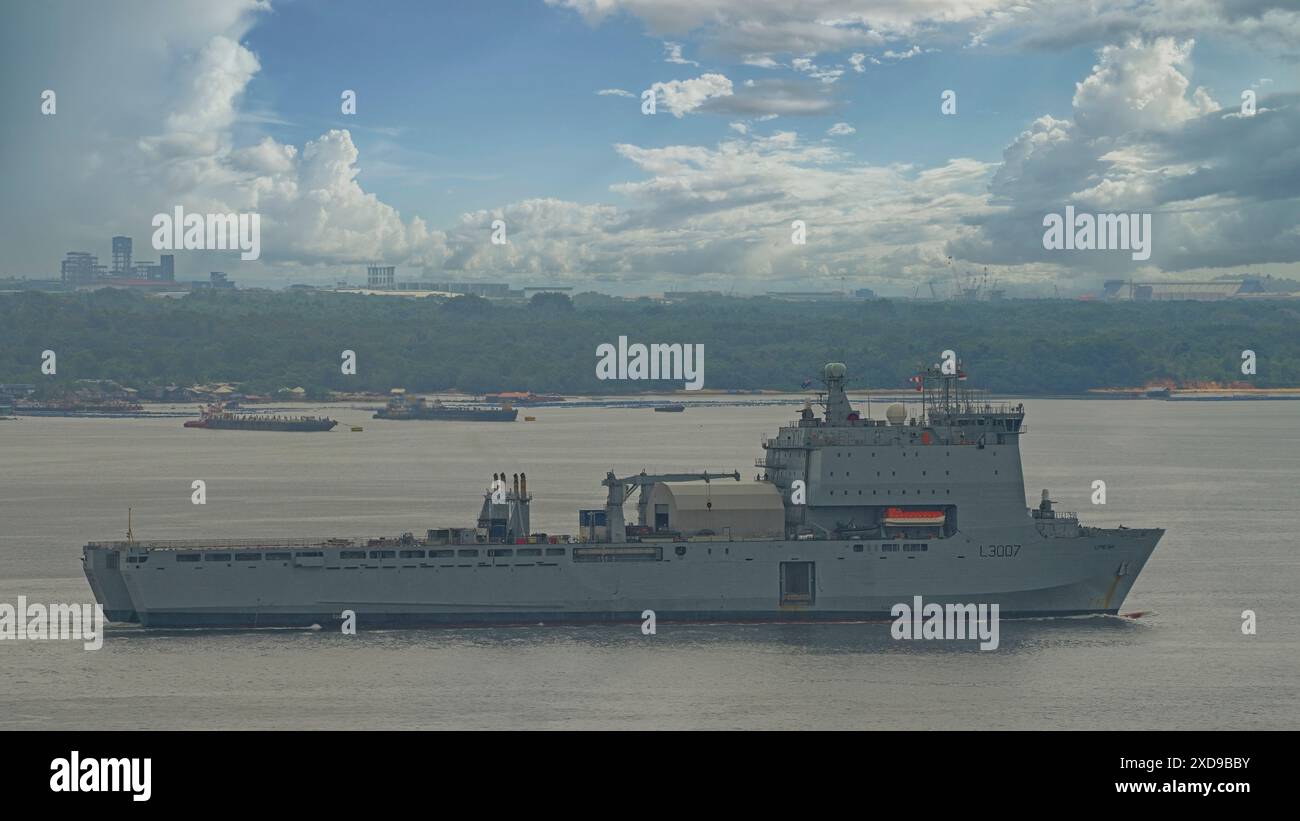 Lyme Bay a Bay-class auxiliary dock landing ship of the British Royal Fleet Auxiliary (RFA) departing for deployment. Stock Photo