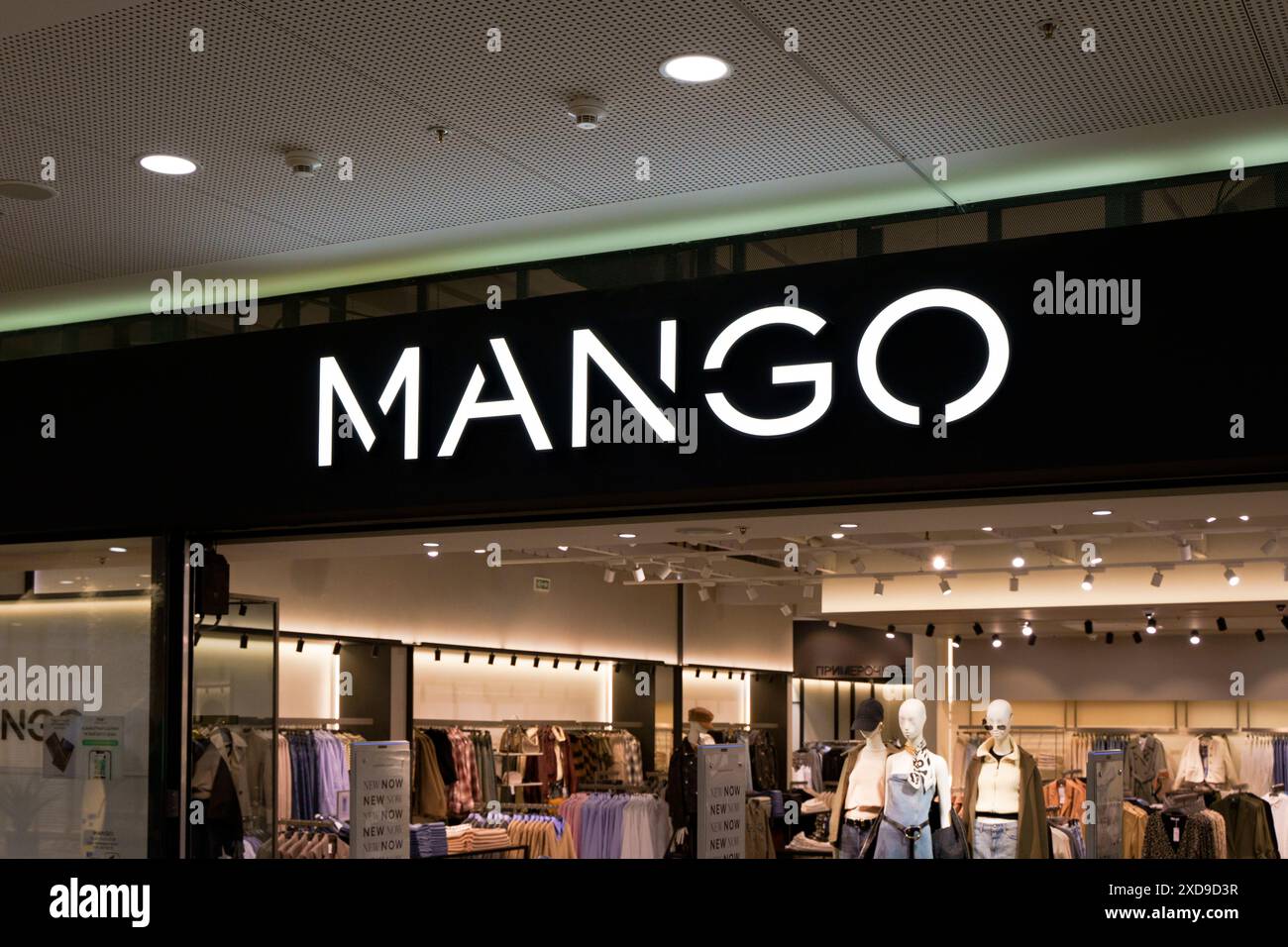 Mango clothing retail shop hi res stock photography and images Page 3 Alamy