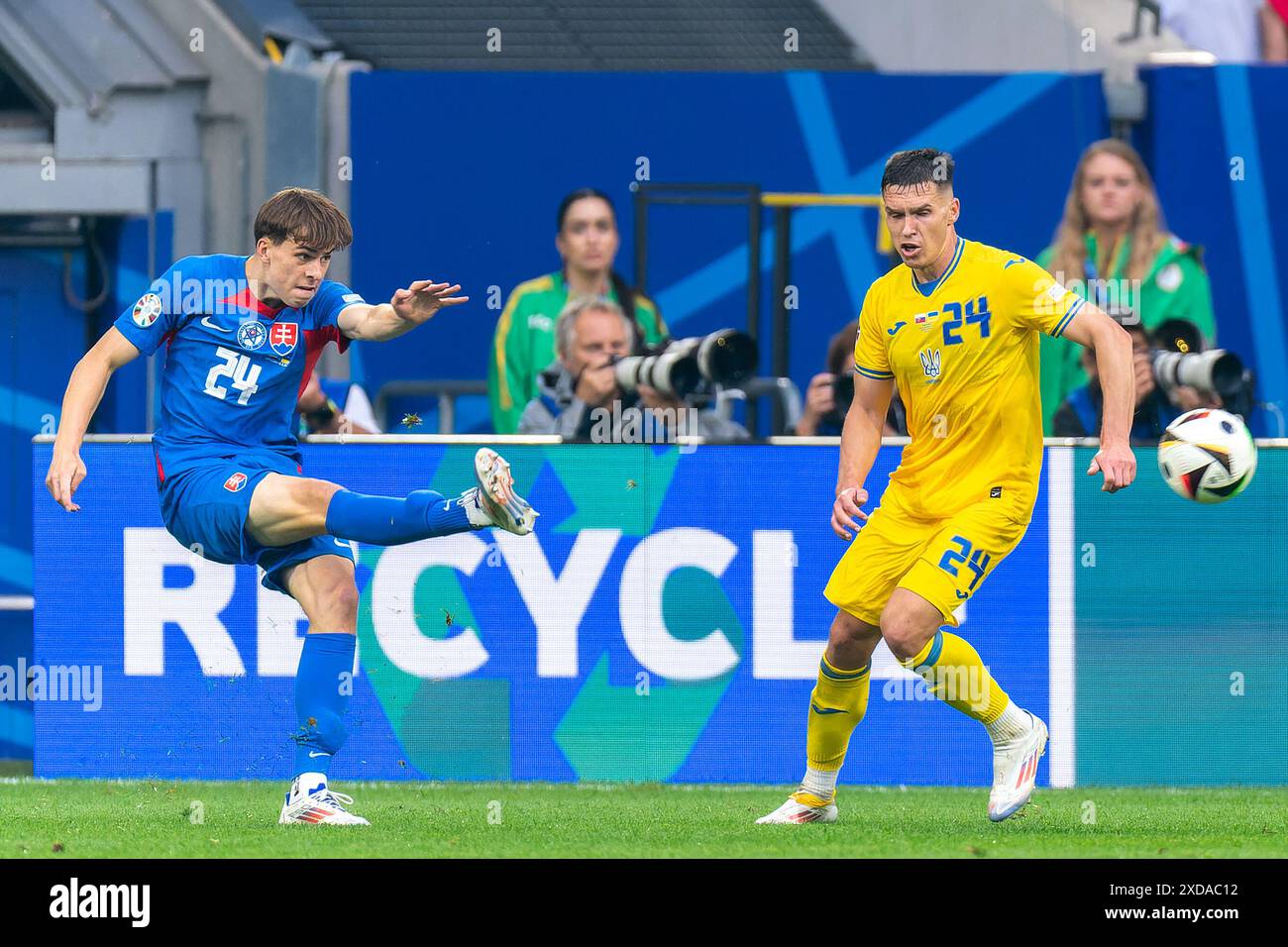 DUSSELDORF, GERMANY - JUNE 21: Leo Sauer of Slovakia and Oleksandr Tymchyk of Ukraine during the Group E - UEFA EURO 2024 match between Slovakia and Ukraine at Merkur Spiel-Arena on June 21, 2024 in Dusseldorf, Germany. (Photo by Joris Verwijst/BSR Agency) Stock Photo