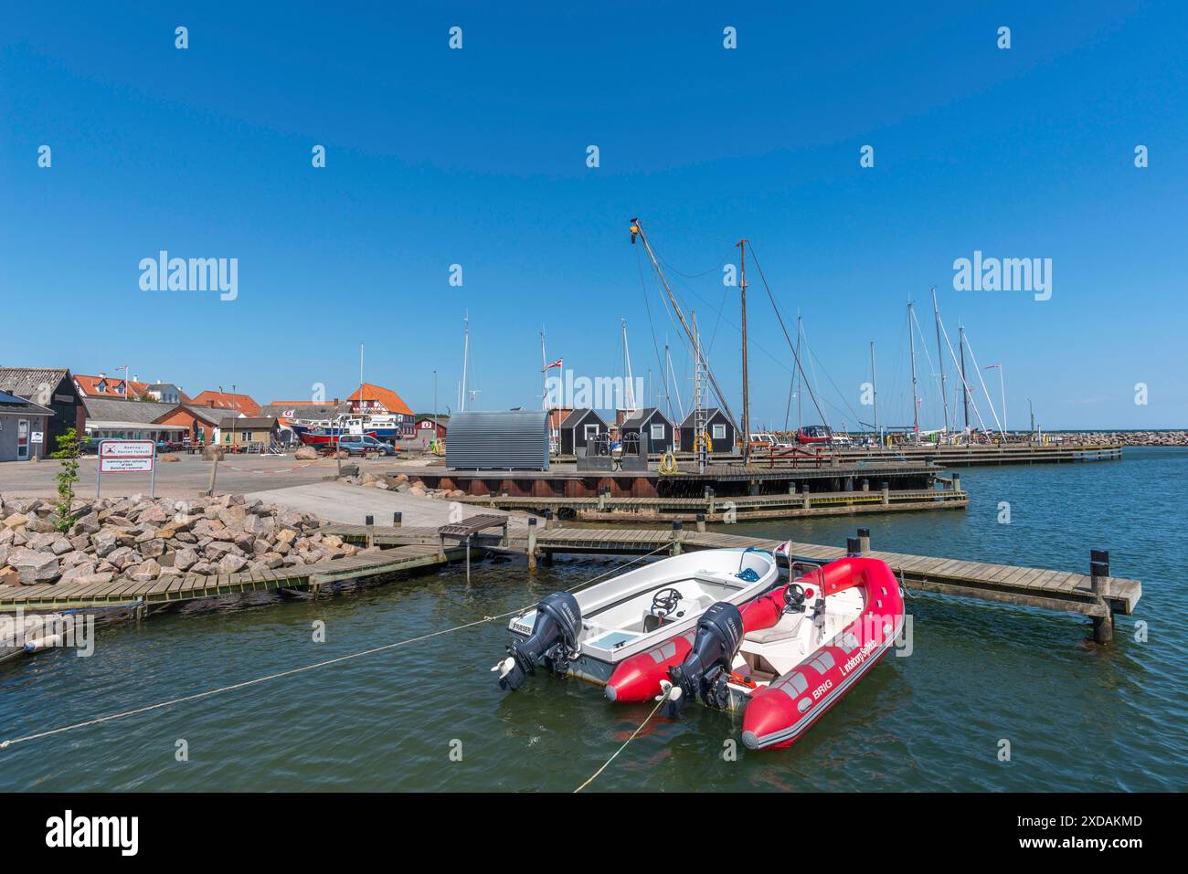 Deserted dinghies hi-res stock photography and images - Alamy