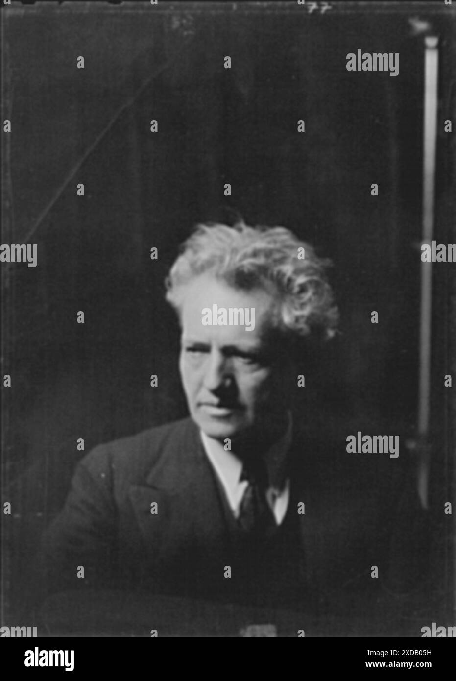 Portrait photograph of Arnold Genthe. Genthe photograph collection