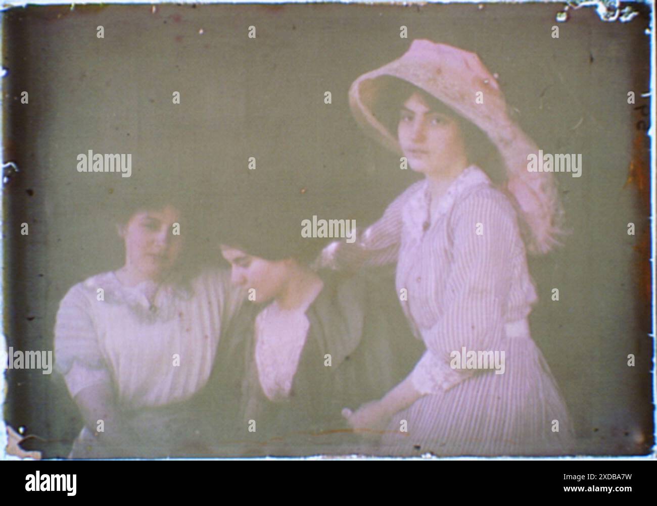 Historical photograph three women hi-res stock photography and images ...