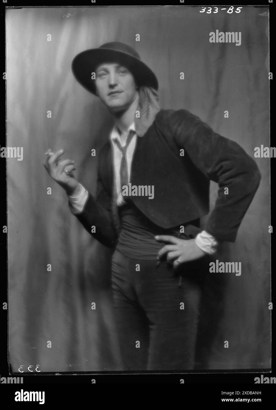 Tellegen, Louis, Mr., in costume. Genthe photograph collection Stock ...