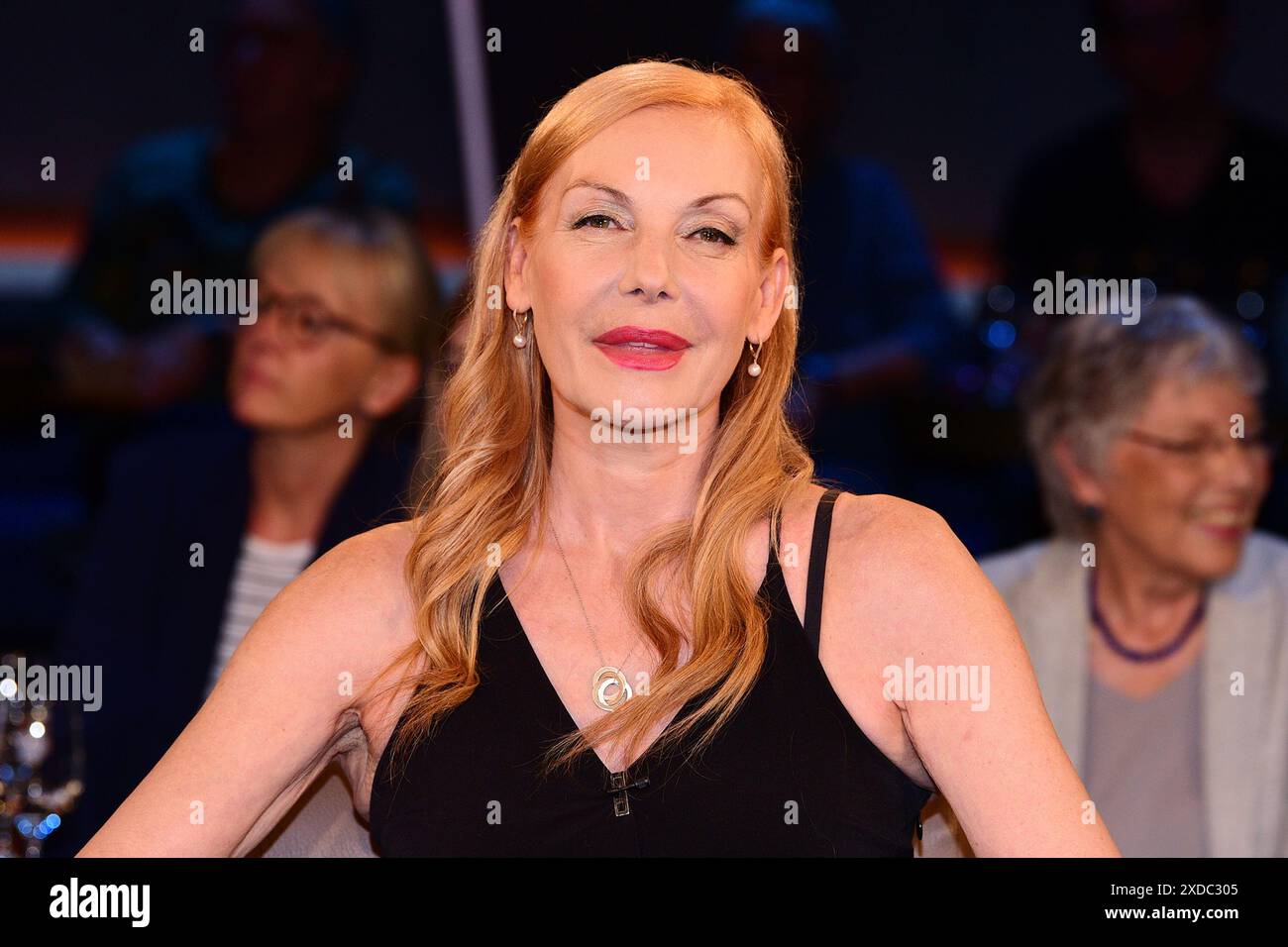Ute Lemper bei der NDR Talk Show am 21.06.2024 in Hamburg Stock Photo ...