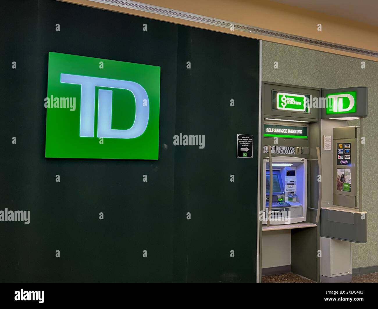 Atm canada hi-res stock photography and images - Alamy