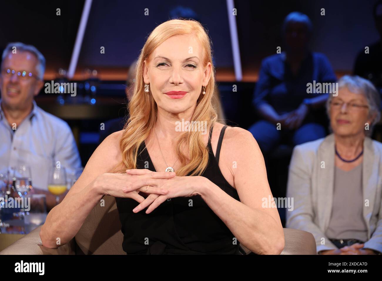 Ute Lemper zu Gast in der NDR Talk Show, Fototermin im Fernsehstudio ...