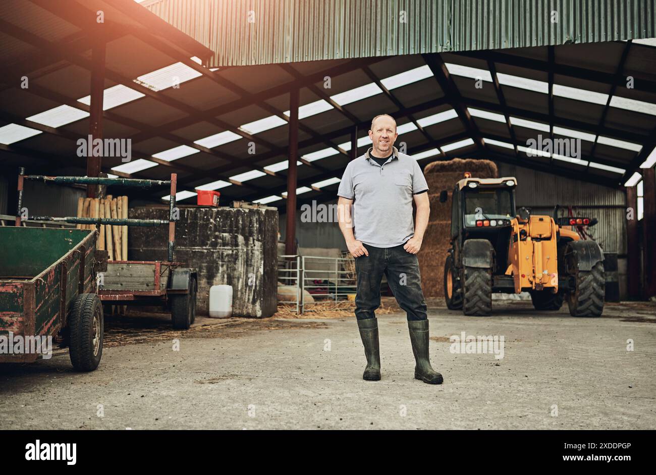 Working farm fields barn hi-res stock photography and images - Alamy
