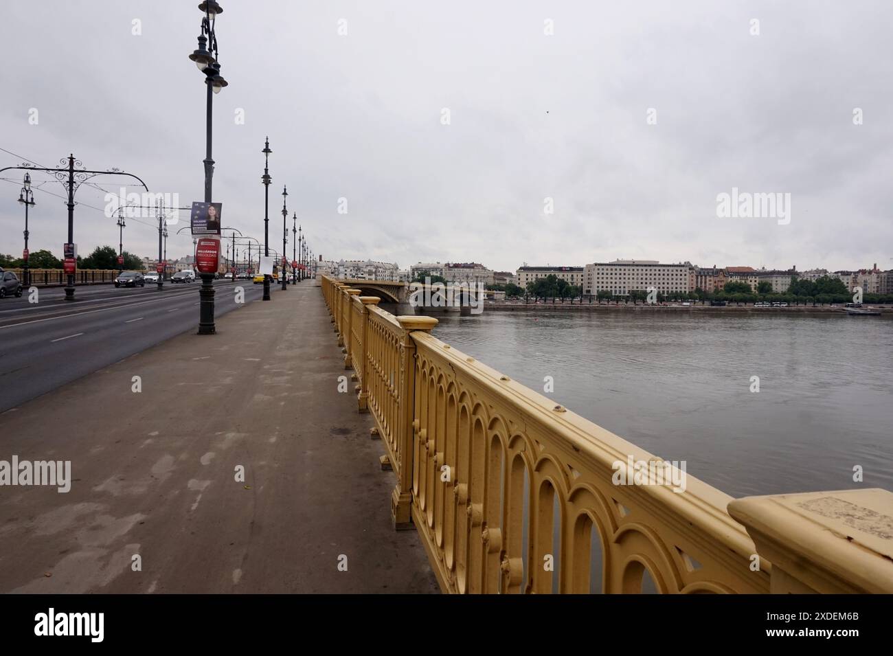 Margaret bridge across river hi-res stock photography and images - Alamy