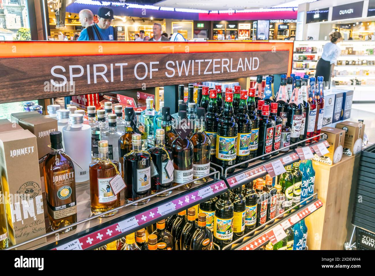 Innenansicht Terminal, Flughafen Zürich, ZRH. Duty Free Shop, Spirits of Switzerland