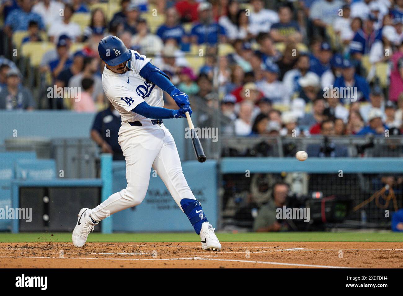 Los Angeles Dodgers outfielder Miguel Vargas (27) bats during a MLB
