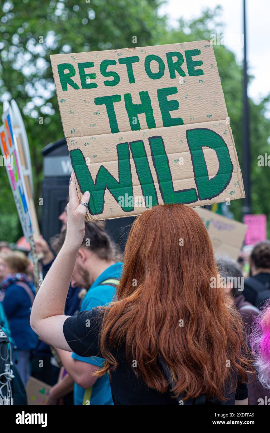 Woman holding placard hi-res stock photography and images - Alamy
