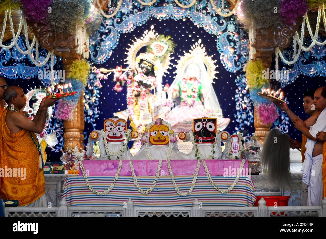 Borsa Japa Ricamata Vrindavan Bazaar - Jagannath, Baldev & Subhadra - 100% Cotone Con Tasca Cerniera