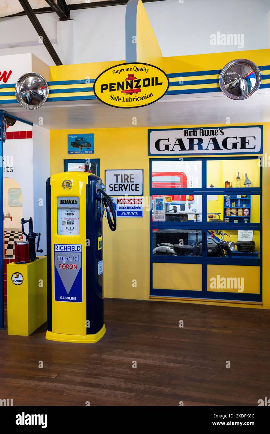 Model of historic gas station & garage facade; Arizona Route 66 Museum