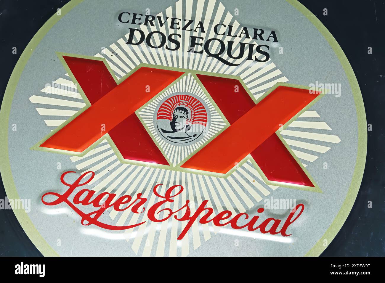 Targa Metallica Decorativa Dos Equis XX – Logo Birra Retrò 30,5x20,3 Cm – Per Parete Bar, Pub, Taverna, Uomo