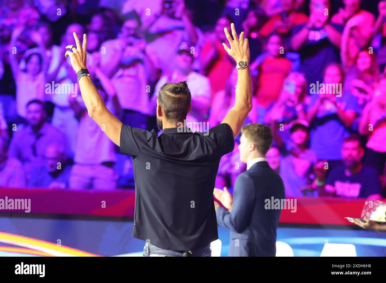 June 21, 2024, Indianapolis, Indiana, USA: Michael Phelps acknowledges the crowd during the medal ceremony for the 200-meter individual medley final during the U.S. Olympic Team Swimming Trials at Lucas Oil Stadium in Indianapolis, Indiana. (Credit Image: © David G. McIntyre/ZUMA Press Wire) EDITORIAL USAGE ONLY! Not for Commercial USAGE! Stock Photo