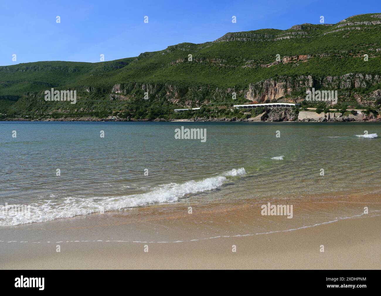 View of Arrabida Natural Park with crystalline water and sandy beach  in the foreground. River Sado estuary, Setubal, Portugal. Stock Photo