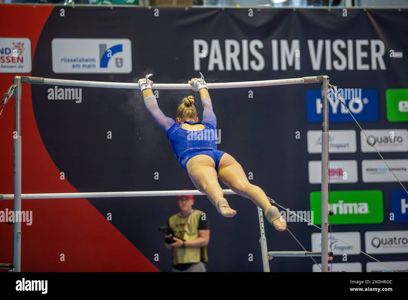 OlympiaQualifikation im Geräteturnen in Rüsselsheim. Bild Lea Quaas am Stufenbarren Stock
