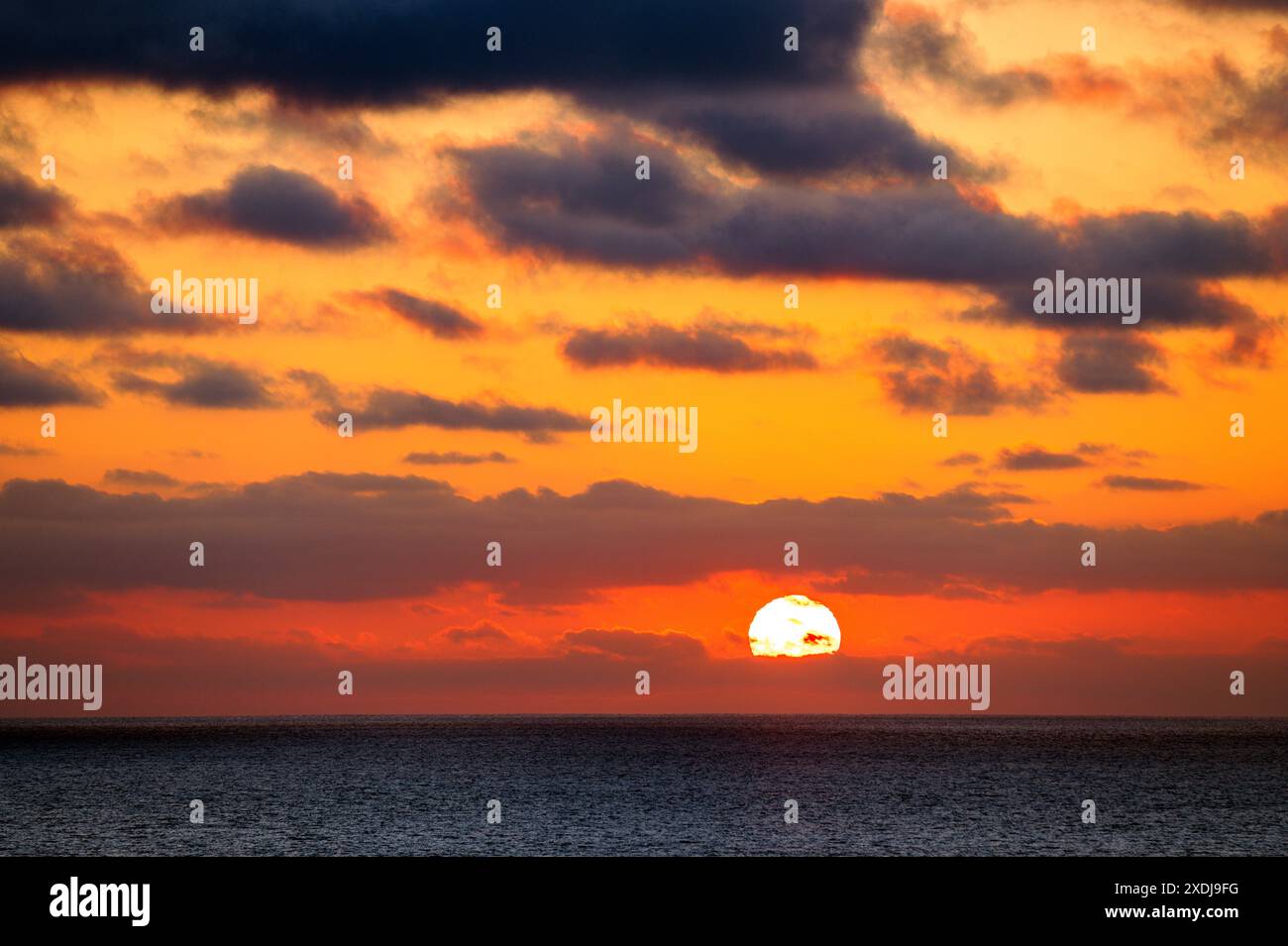 Colorful sunset ocean coast hi-res stock photography and images - Alamy