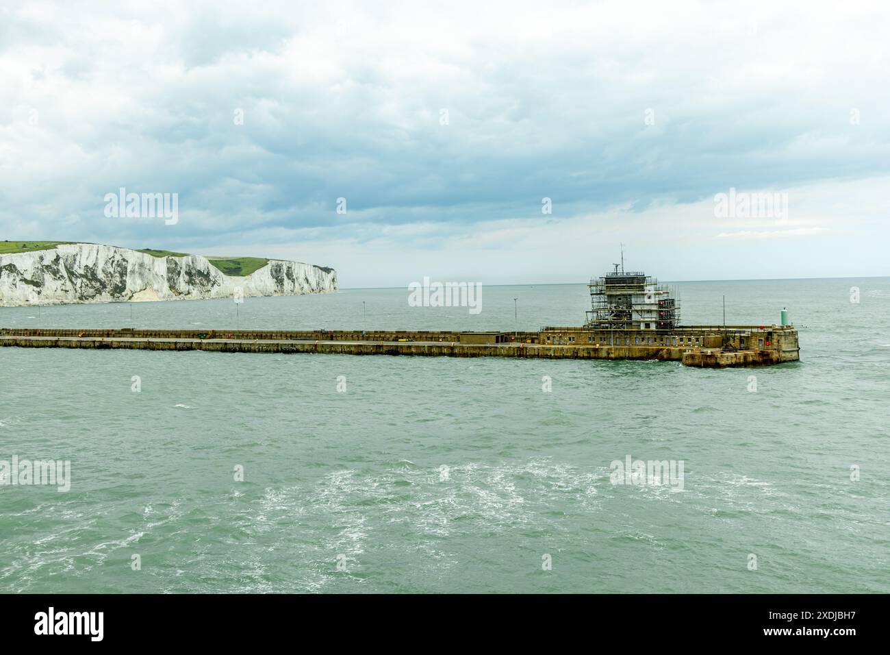 Ferry crossing the english channel hi-res stock photography and images ...