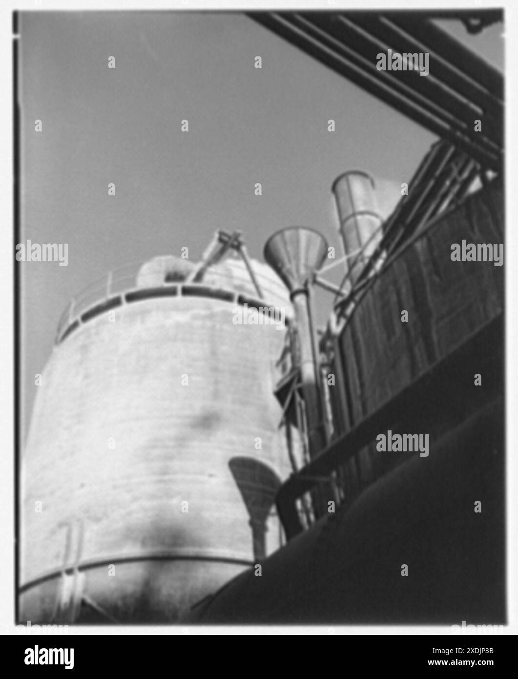 Pittsburgh Plate Glass Co., Columbia Chemical Division. Storage tanks IV. Gottscho-Schleisner Collection Stock Photo