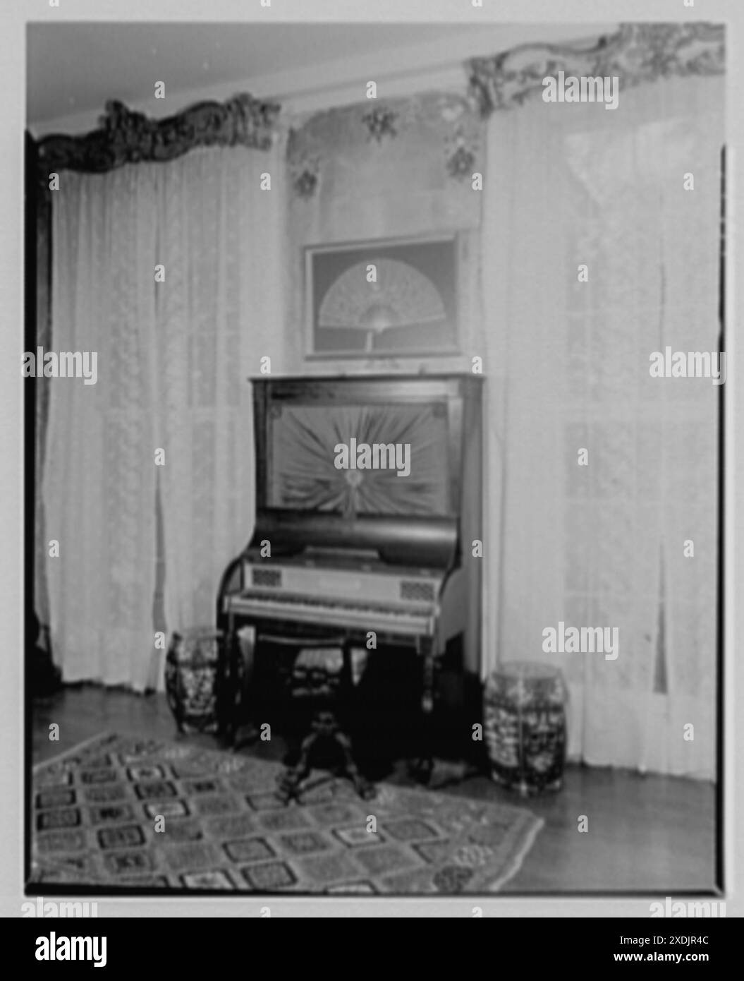 China music Black and White Stock Photos & Images - Page 3 - Alamy