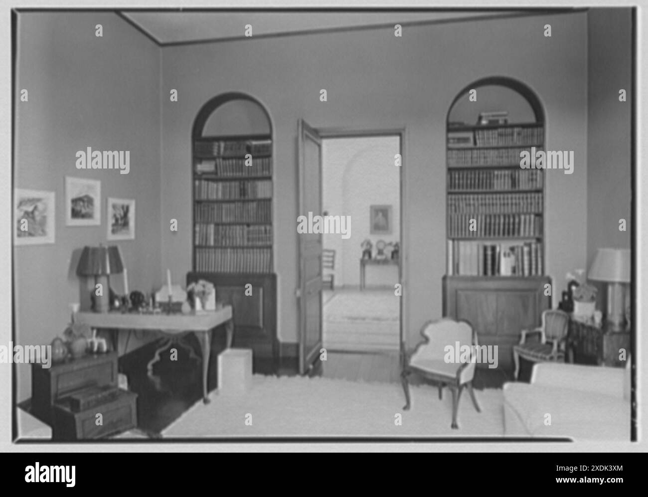 Mrs. Stanley Martineau, residence in Locust Valley, Long Island ...