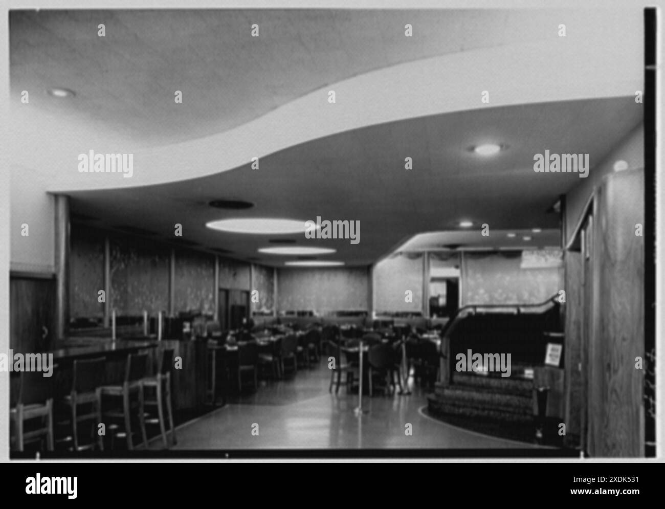 Schrafft's, Broadway and 43rd St., New York City. Main floor restaurant I. GottschoSchleisner