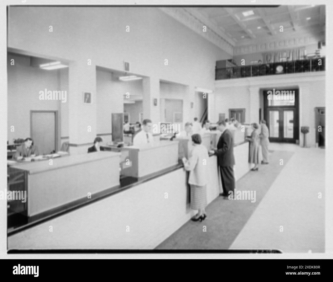 Long Island National Bank, Hicksville, Long Island. General banking floor. Gottscho-Schleisner Collection Stock Photo