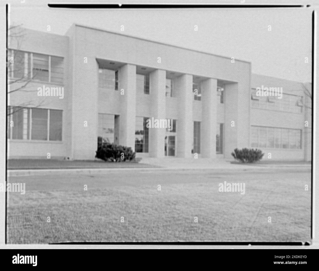 helena-rubinstein-inc-roslyn-long-island-main-facade-entrance