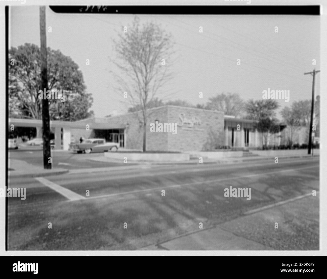 Stouffer's restaurant, Lancaster Ave., Philadelphia. General view ...