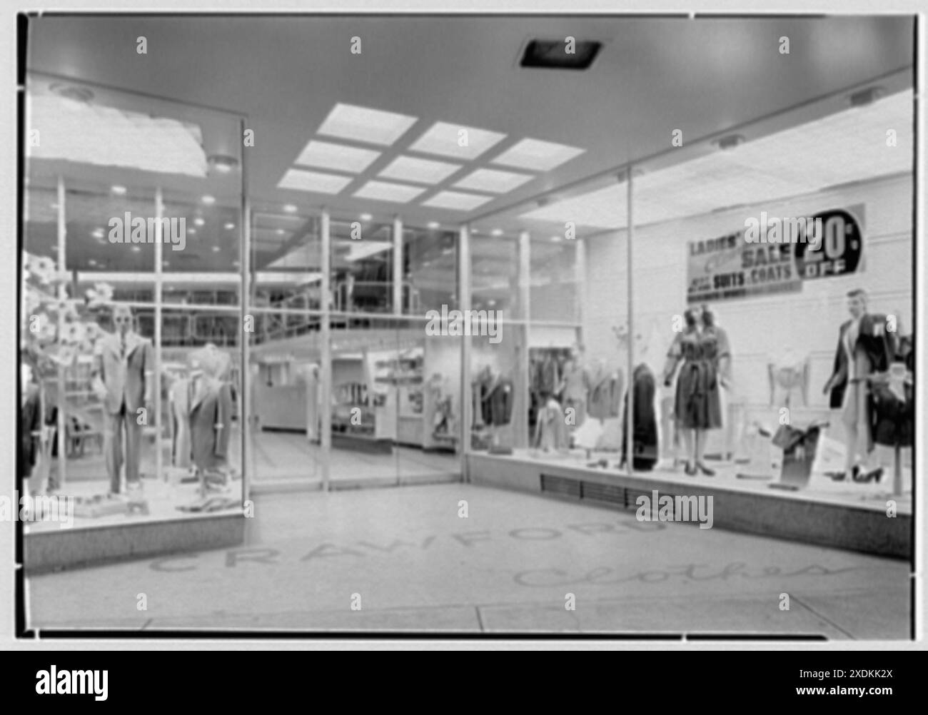 Crawford Clothes, business at 225 Main St., Paterson, New Jersey. Entrance view. Gottscho-Schleisner Collection Stock Photo