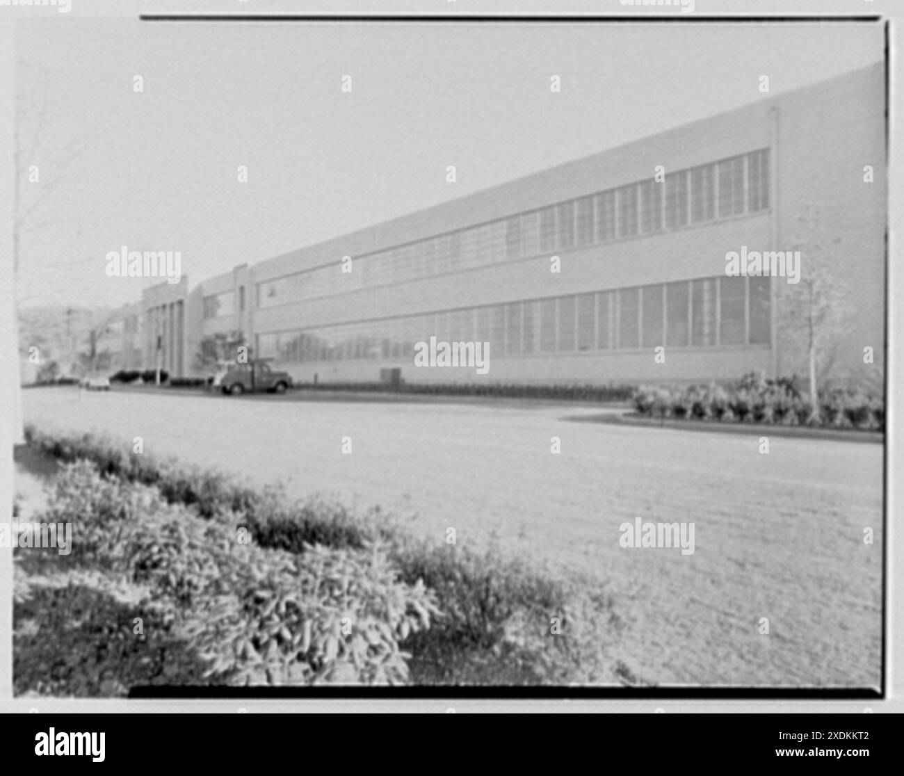 helena-rubinstein-inc-roslyn-long-island-main-facade-sharp
