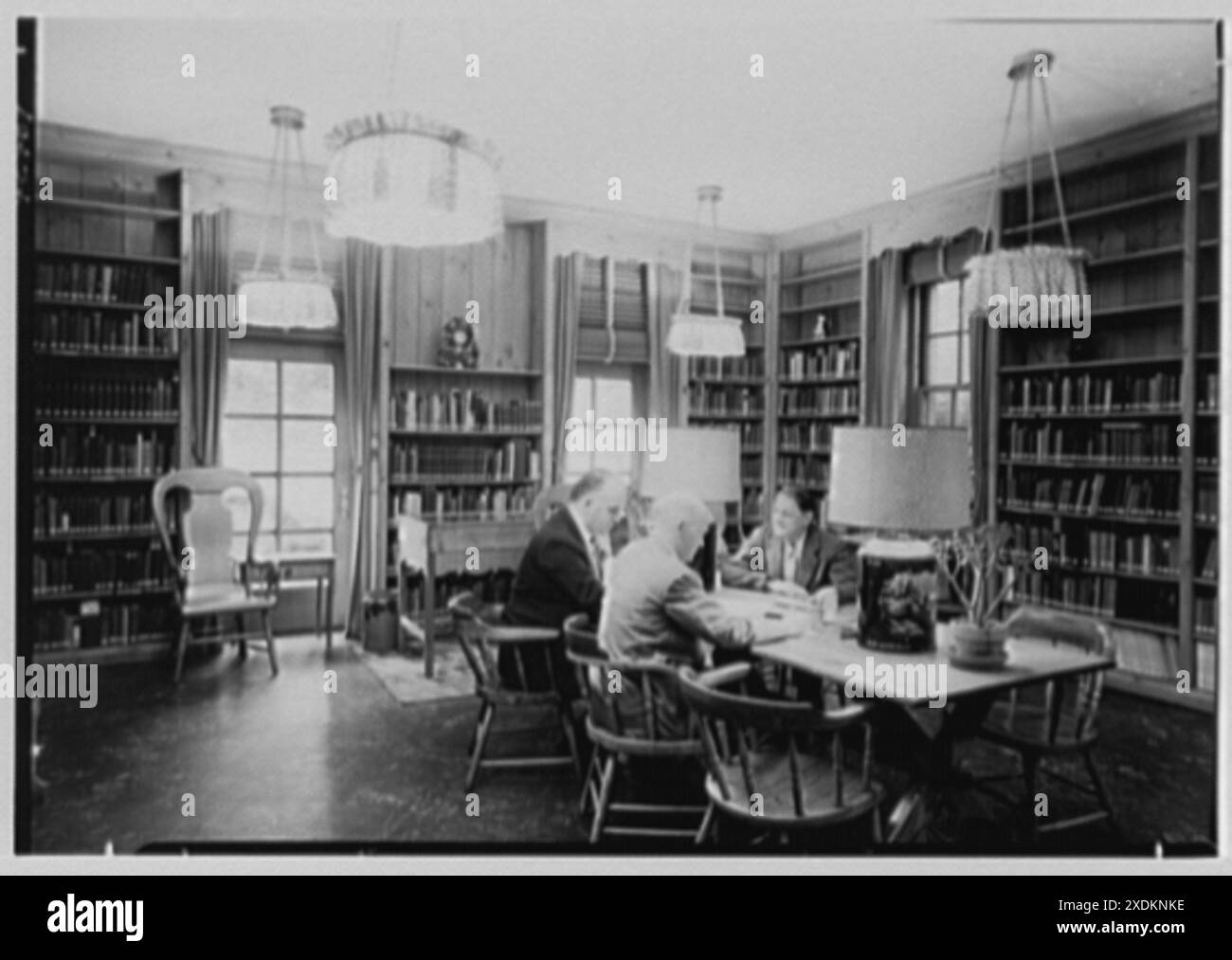 Garden Center, Cleveland, Ohio. Library II, with figures. Gottscho-Schleisner Collection Stock Photo