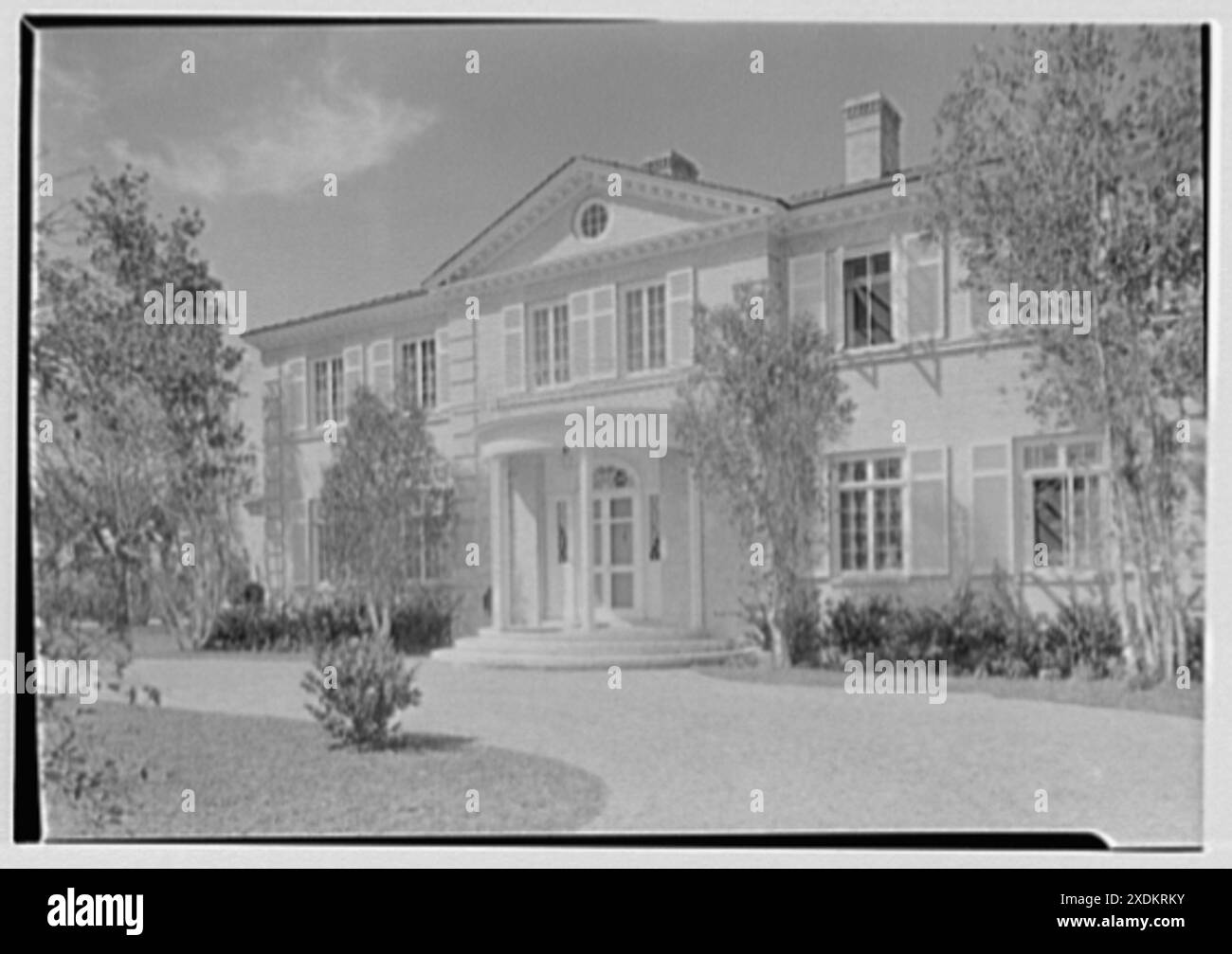 Approach main entrance historic house hi-res stock photography and ...