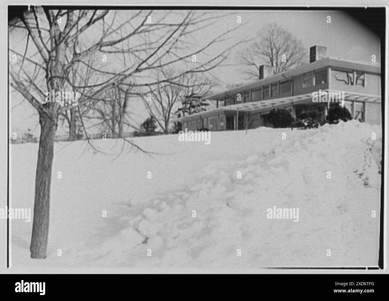 Bernard Tomson, residence at 1 Shore Dr., Kings Point, Great Neck, Long