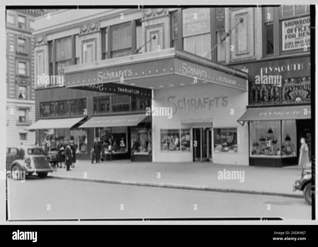Schrafft's, Broadway and 82nd St., New York City. Exterior from right ...