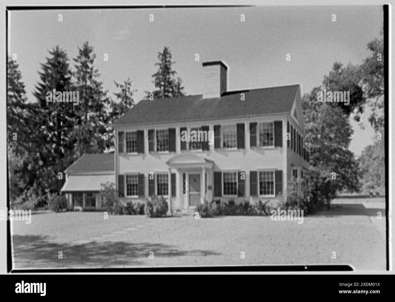 Connecticut beach house Black and White Stock Photos & Images - Alamy